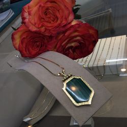 Ladies 18k Yellow Gold Malachite Pendant 