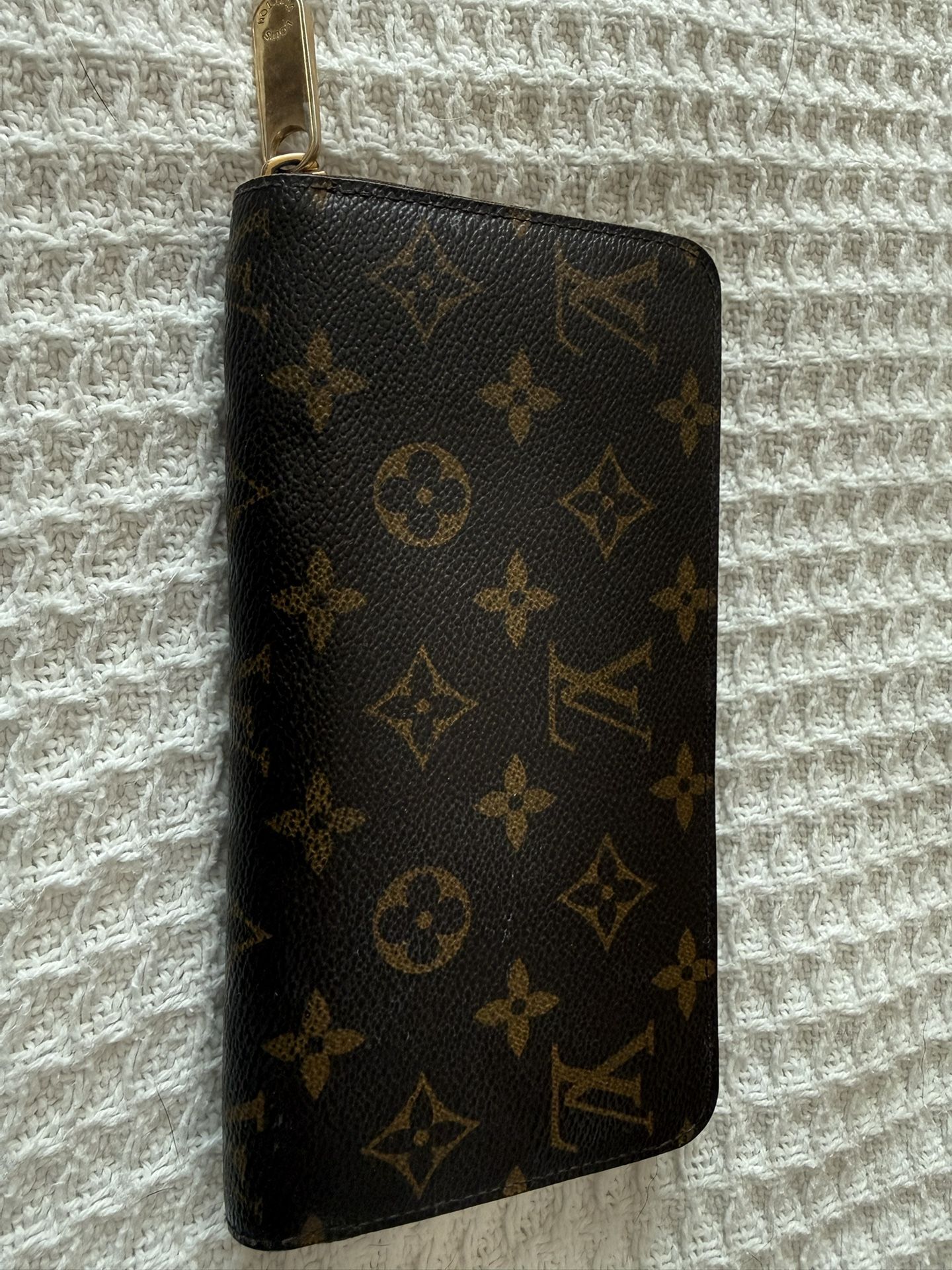 Louis Vuitton Zippy Wallet