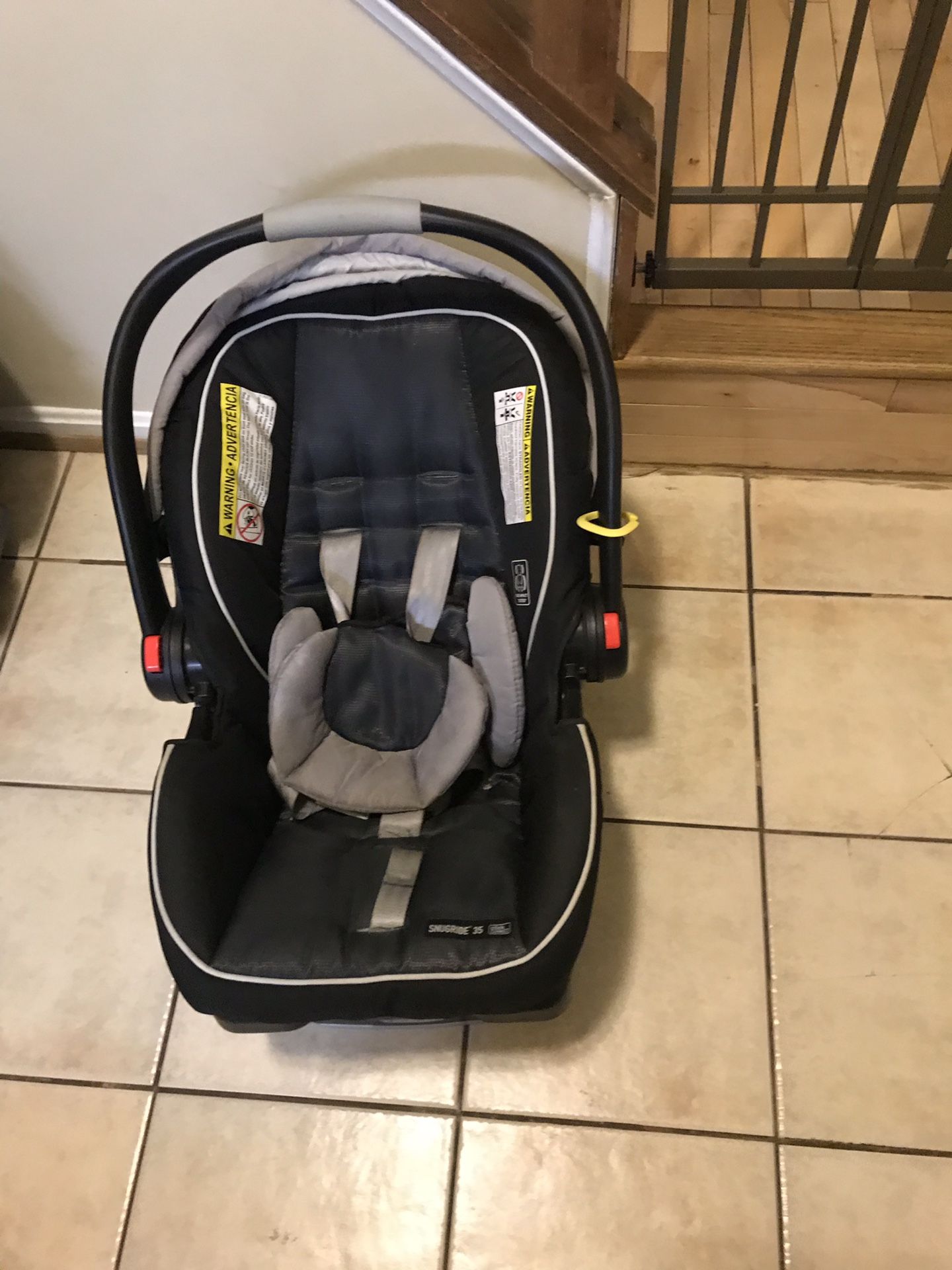 Graco Snugride infant car seat with base