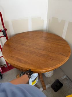 Round kitchen table