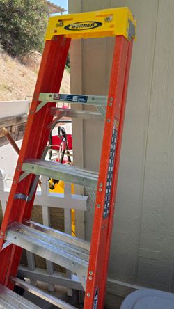 6ft ladder used once 300lbs.