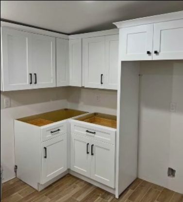 24” / 27” Kitchen Base Cabinet – Solid Wood – New
