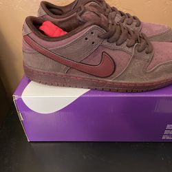 Size 9.5 Nike Sb Dunk Low PRM City Of Love Burgundy Crush Team Red