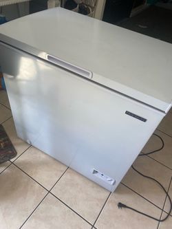 Working Frigidaire Chest Freezer White