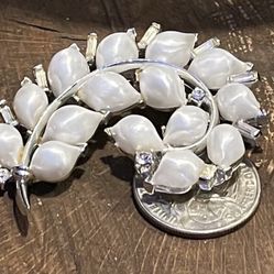 White satin rhinestones bagettes brooch Lisner Beautiful Condition