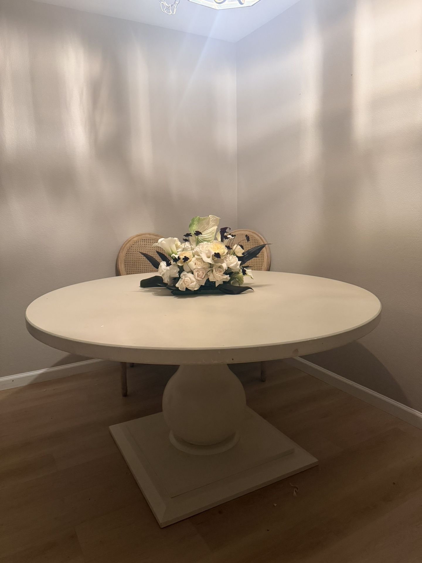 Circle White Dining Table + 4 Chairs