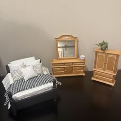 4 Piece dollhouse Bedroom Set 