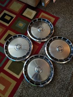 1970s Ford Mustang hubcaps