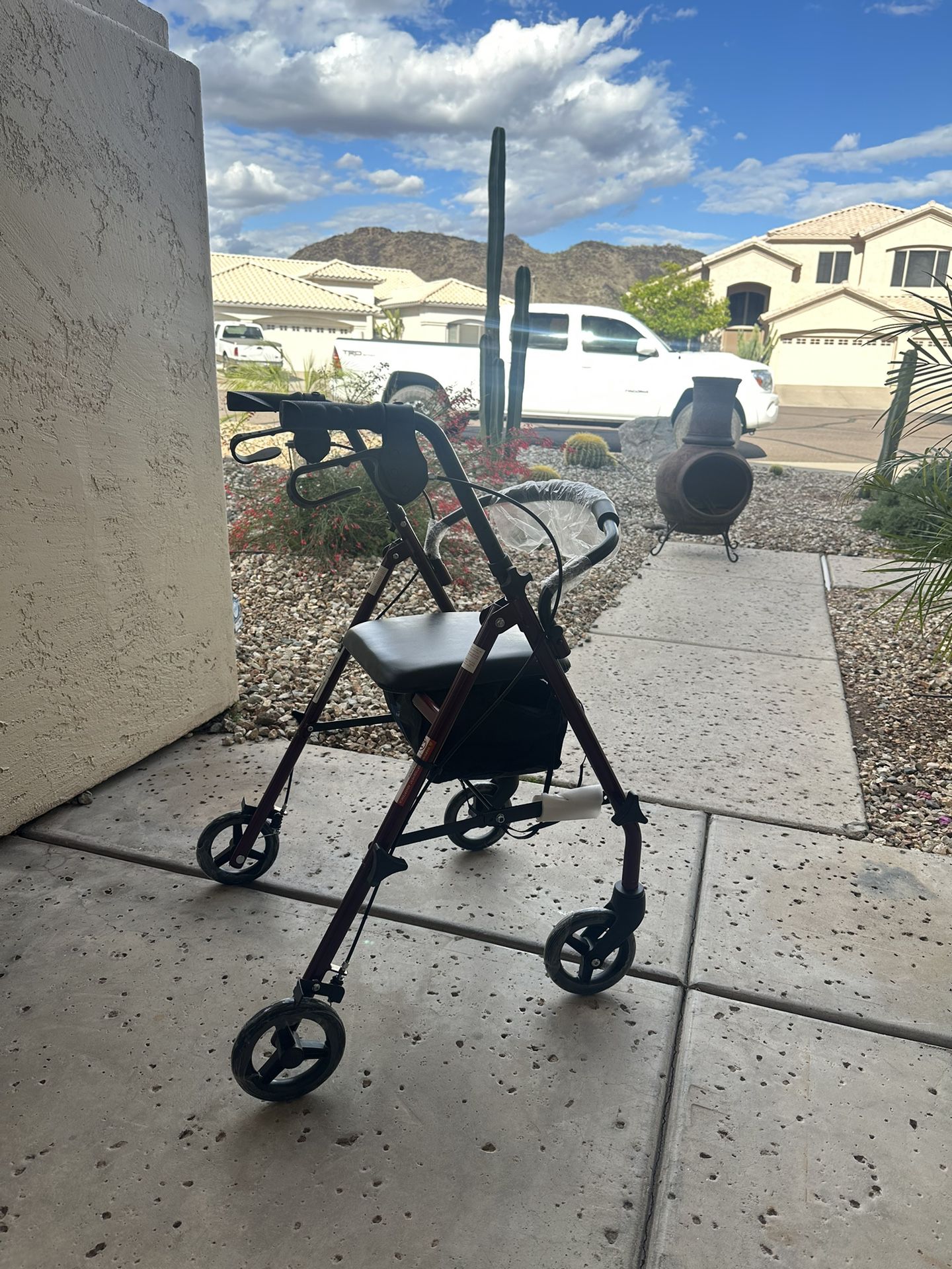 Brand New Walker With Seat And Storage Rollator Walker Adult 