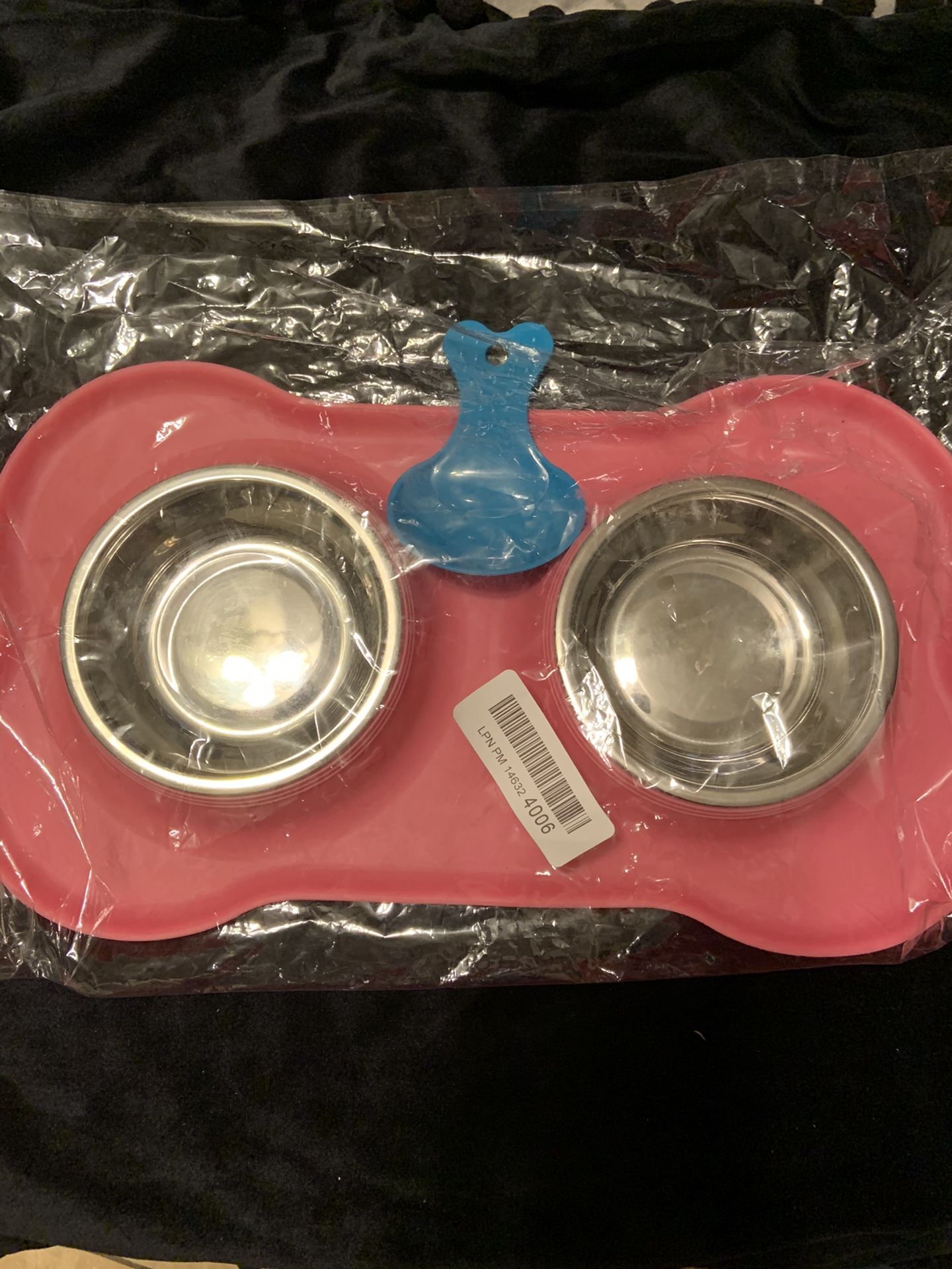 New Silicone Dog Food and Water Bowls with Plastic Scooper