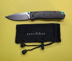 BENCHMADE 535-3
Bugout
Carbon Fiber | Drop-point
