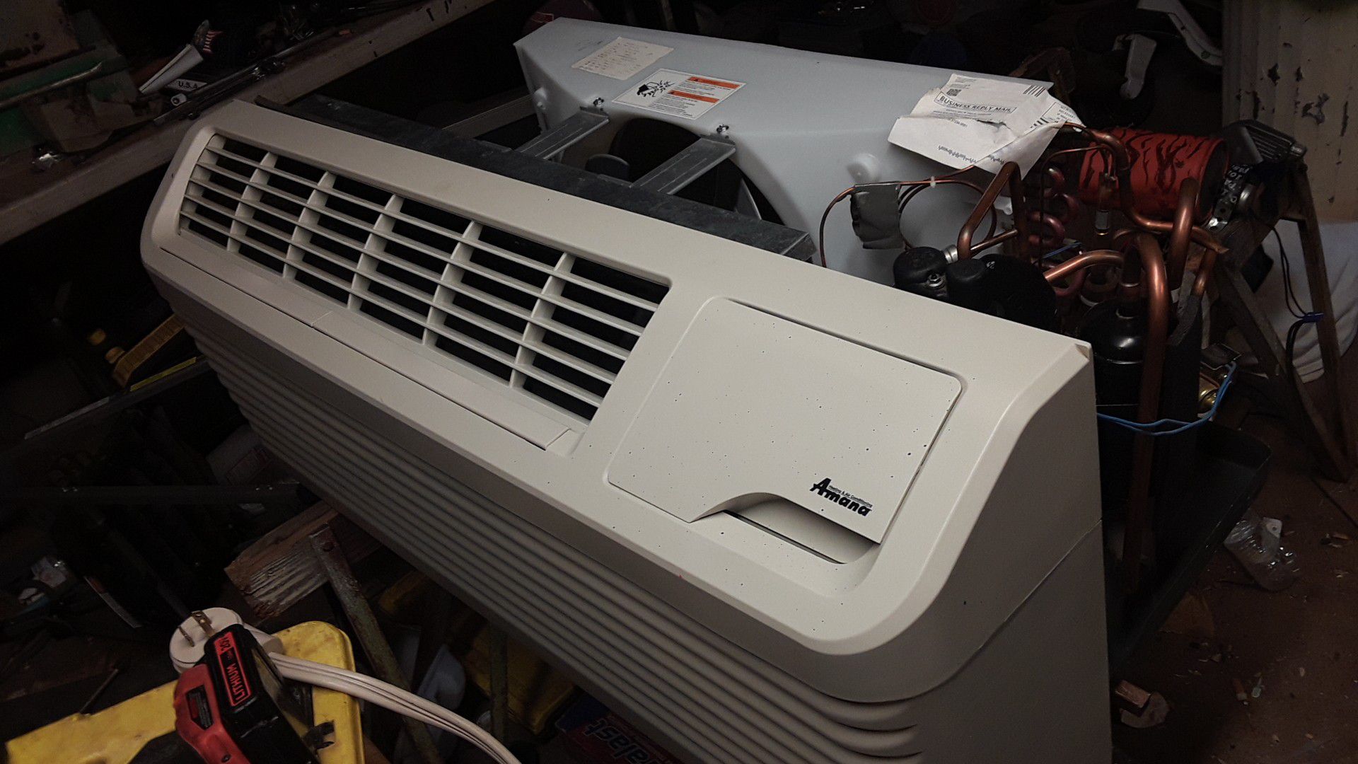 Amana wall air conditioner with heat pump