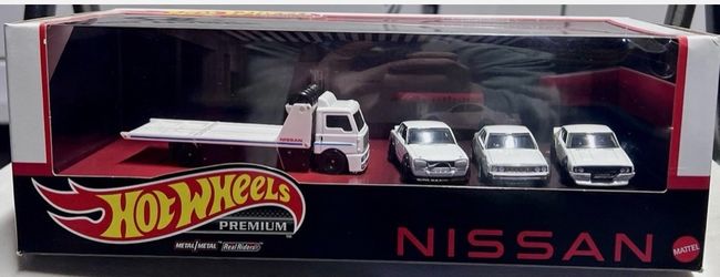Hot Wheels Premium Collector Set Nissan Skyline GTR (GMH39-986P)