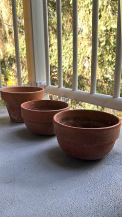 3 Clay Pots