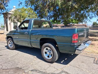 1999 Dodge Ram shortbed 3.9 v6 motor 17" wheels 5x5.5