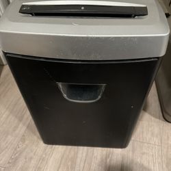 Large FELLOWES Paper Shredder