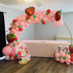 Balloon Garland 🎈 And Strawberry Shortcake Cutout