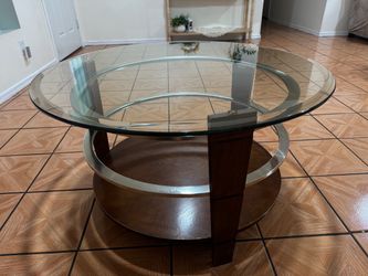 Coffee table w/glass top