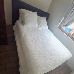 Queen size tuft bed with mattress.
