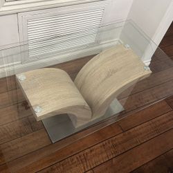 Coffee table with glass