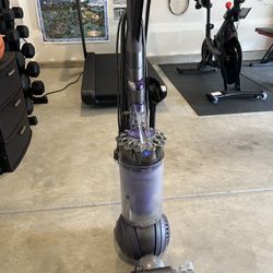 Dyson Vacuum Animal Ball V2 - Great Condition 