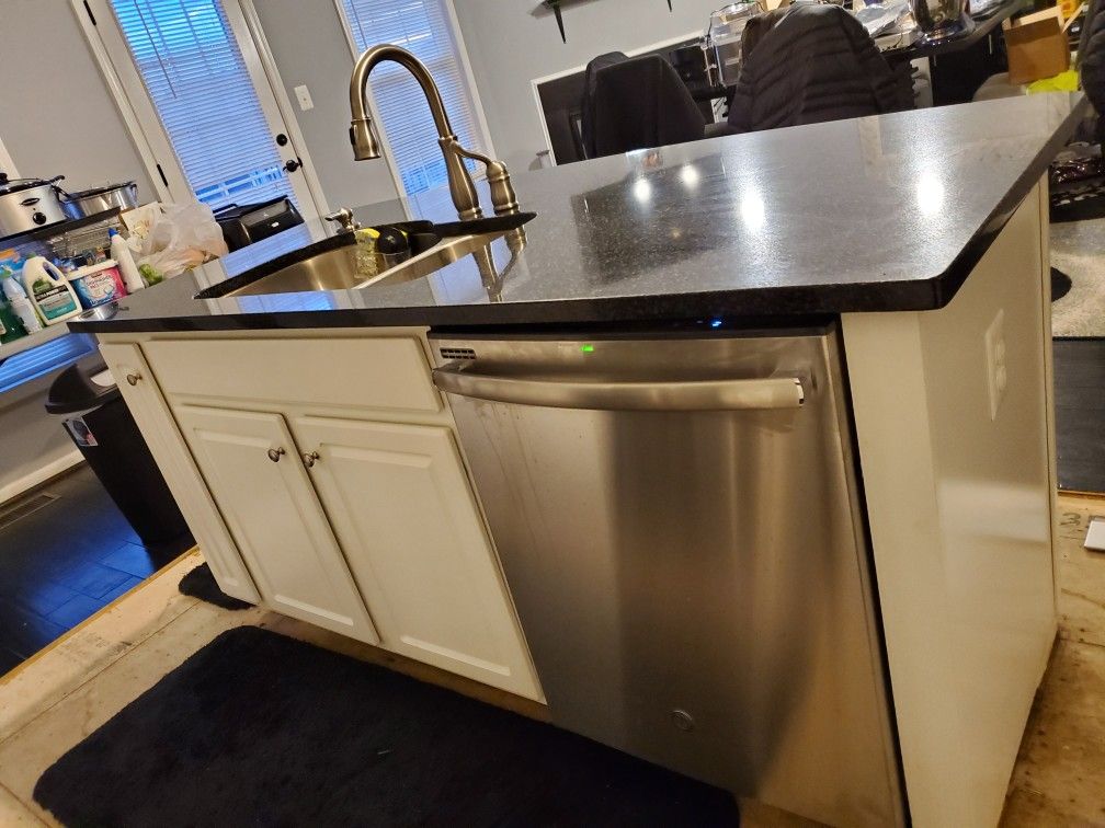 Kitchen Island and Granite Top