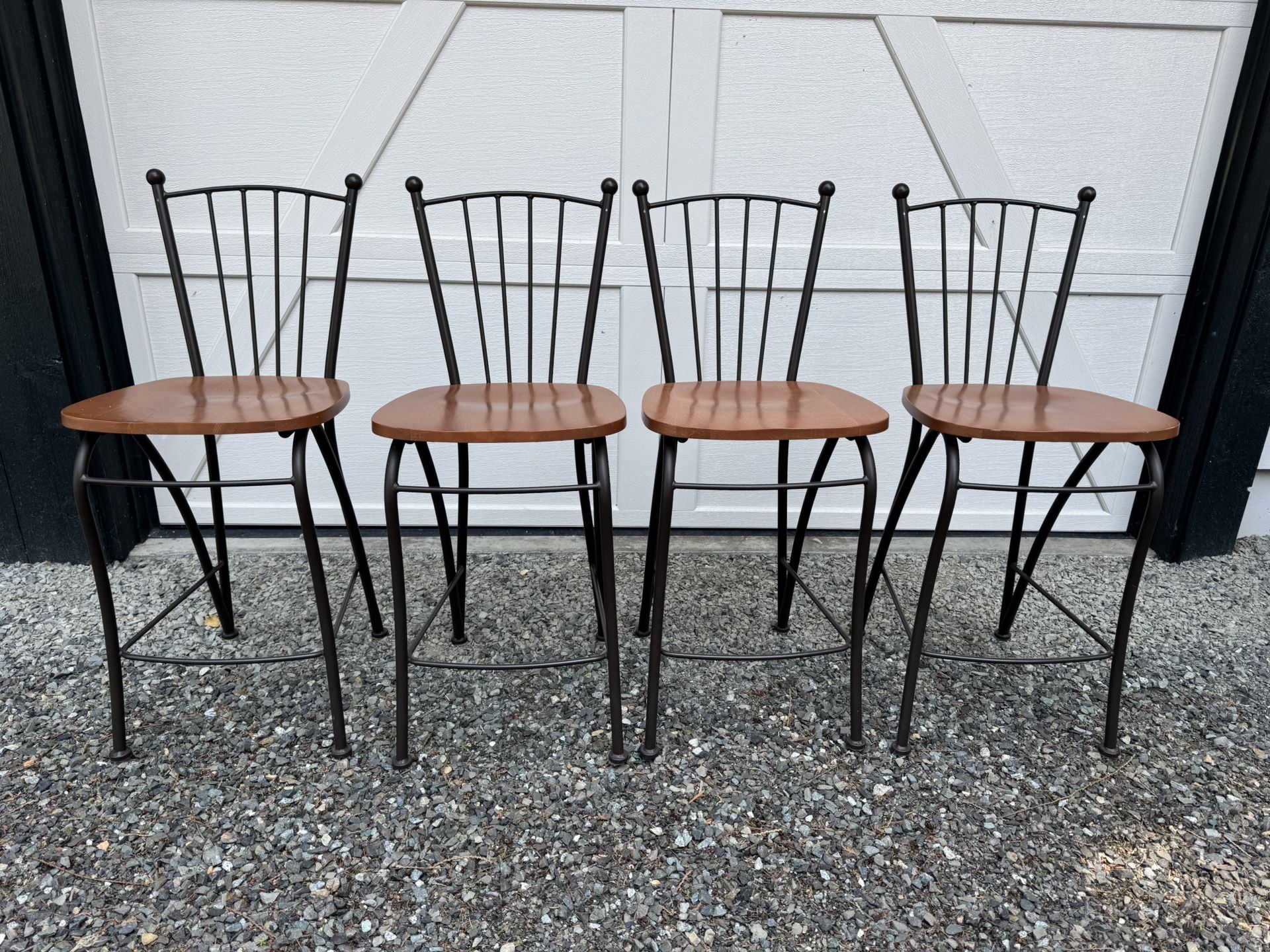 Chairs/Bar Stools