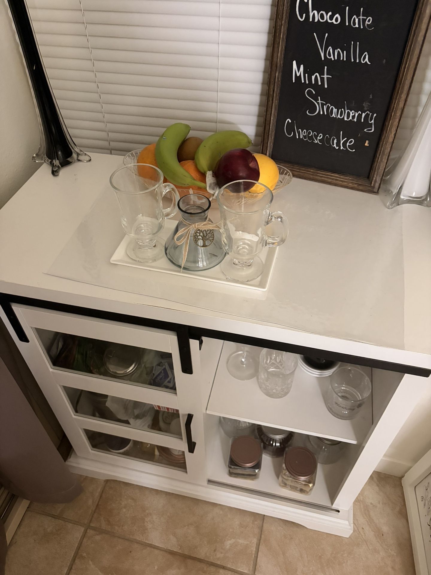 Sliding Glass Door /Gabinete Auxiliar Cafe