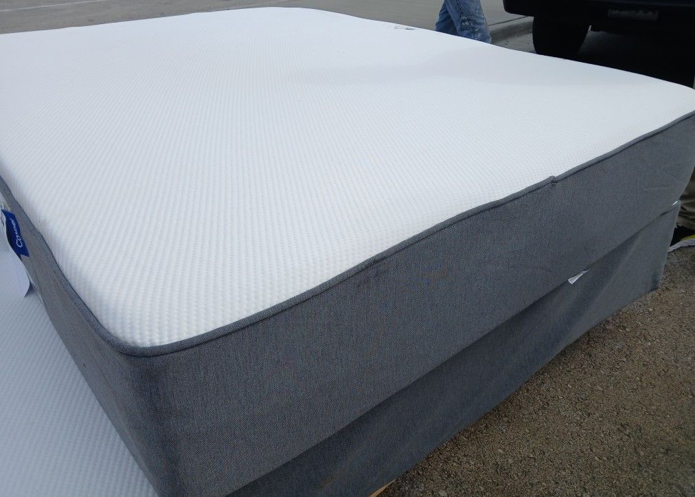 New, Casper Original Foam King Mattress, 2019 Model. Three available