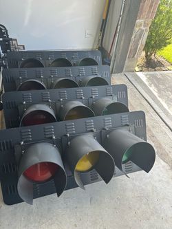 Traffic metal signal light