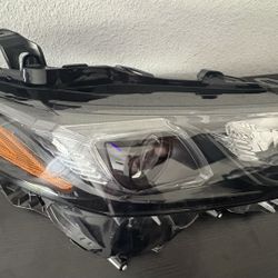 Toyota Camry Right Passanger Headlight 
