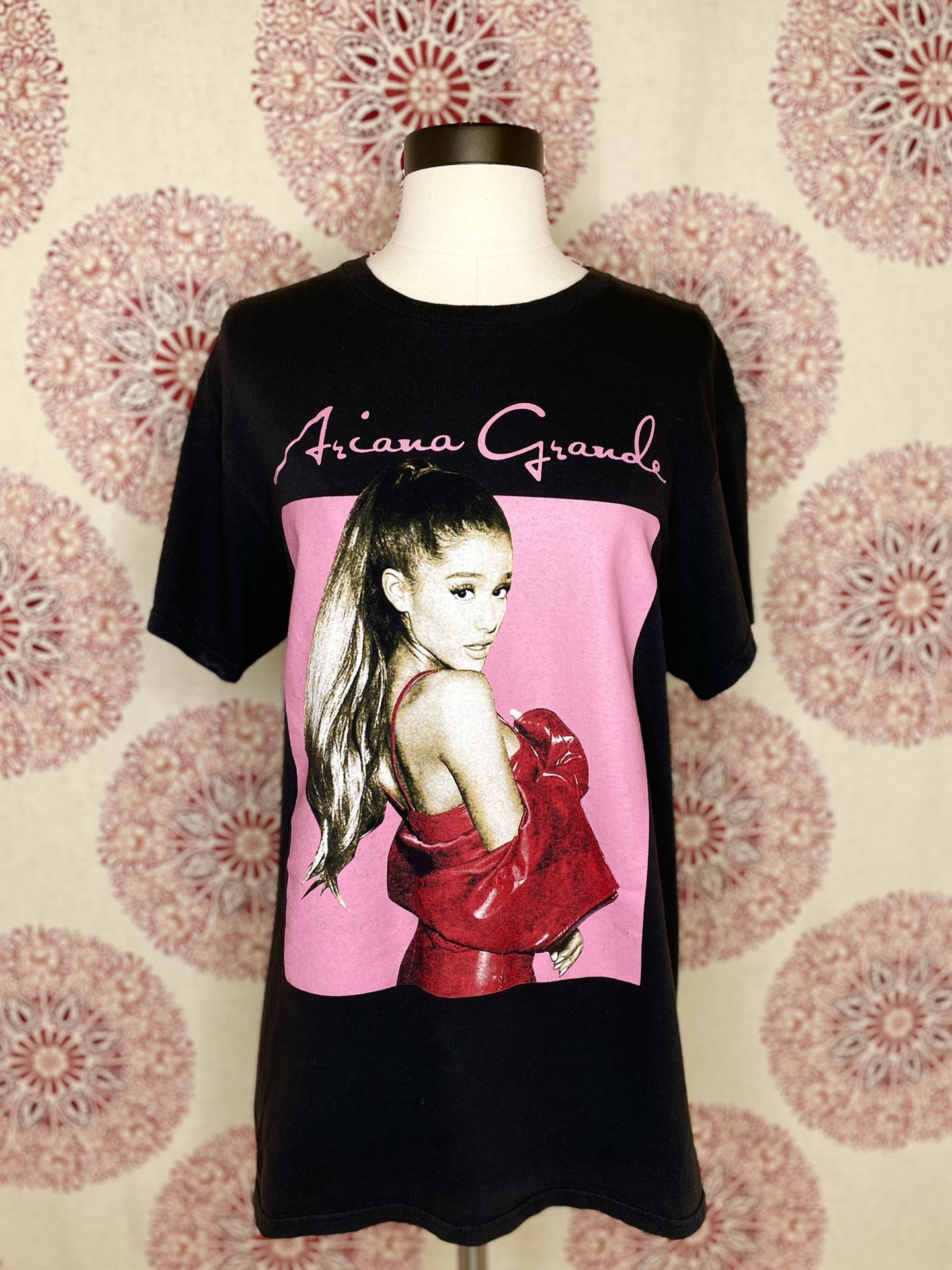 Ariana Grande Black Dangerous Woman Tour T Shirt Size M Graphic 