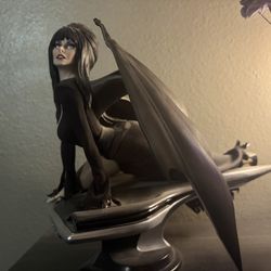 Elvira Mistress of the Dark Enesco statue