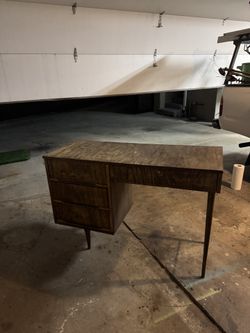 MCM desk