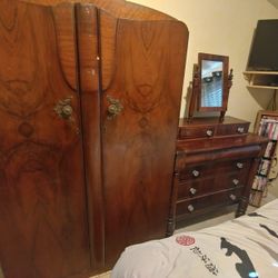 Antique Dresser+Wardrobe