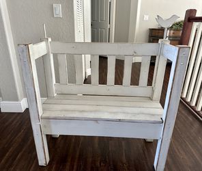 White wood Bench