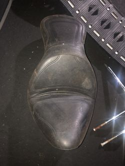 Saddlemen Motorcycle Seat (GREAT BACK SUPPORT)