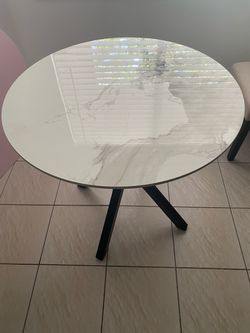 Round marble dining table