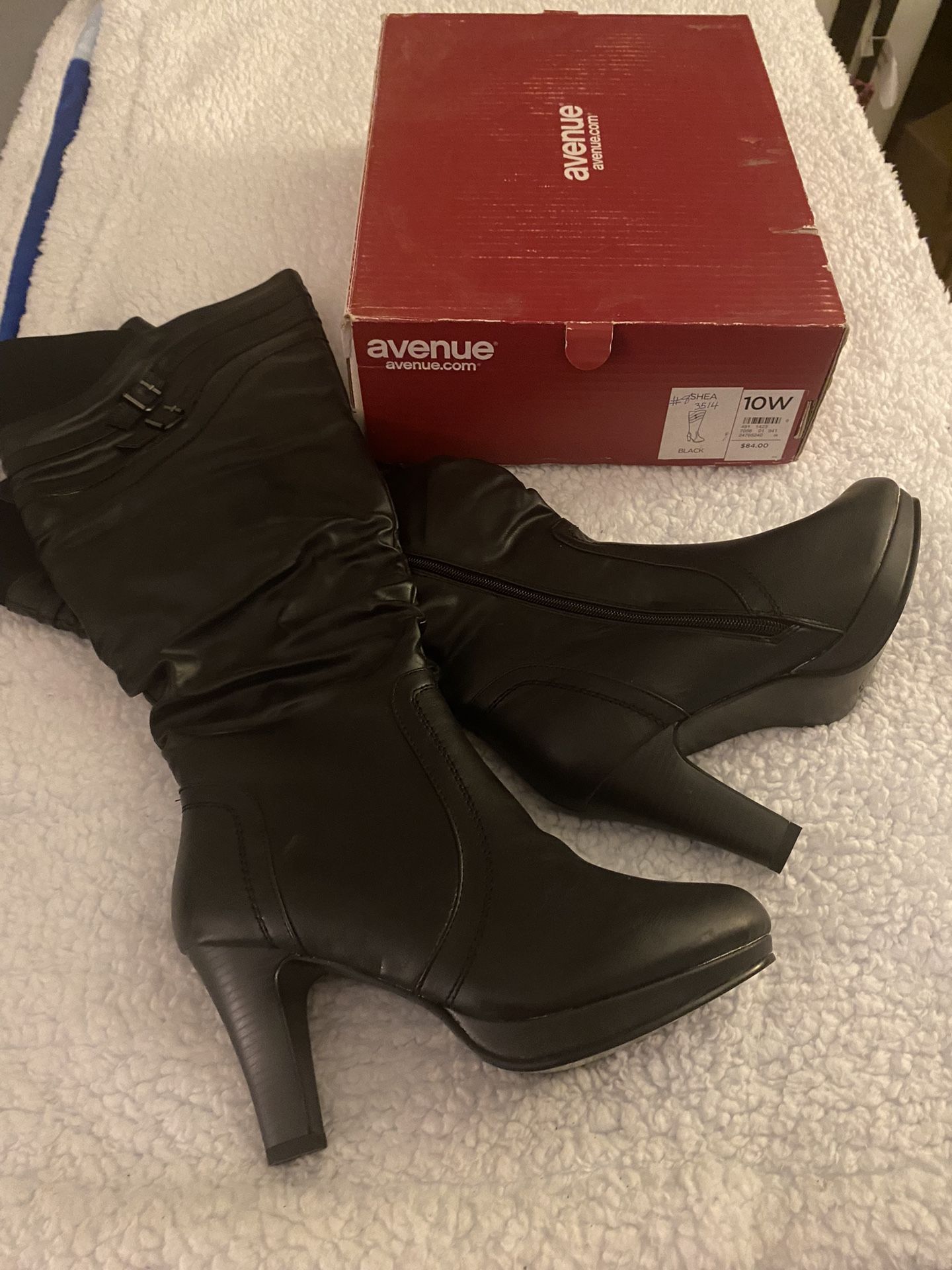 Avenue black boots