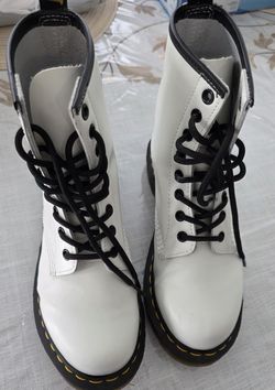 White Lace-Up Boots Dr. Martens Air Wair AW004 Size 7