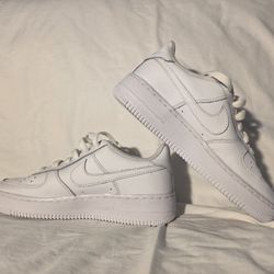Nike Air Force 1 Low Triple White – 6Y – Lightly Used