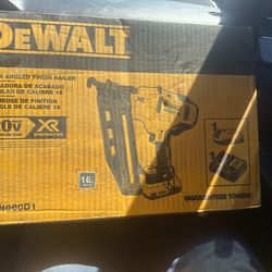 DeWALT 20V MAX XR 16-Gauge Electric Cordless Angled Finishing Nailer K