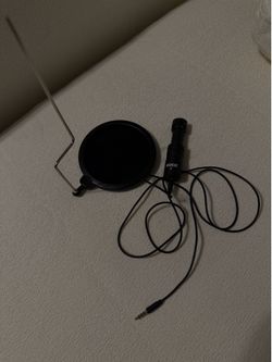 RØDE Lavalier Microphone + Pop Filter