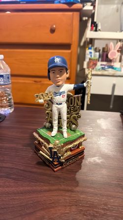 Shohei Ohtani 2024 LA Dodgers Bobblehead Season for the Ages gold bat