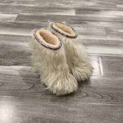 Ugg Boots Girls Size 1 Youth  White 