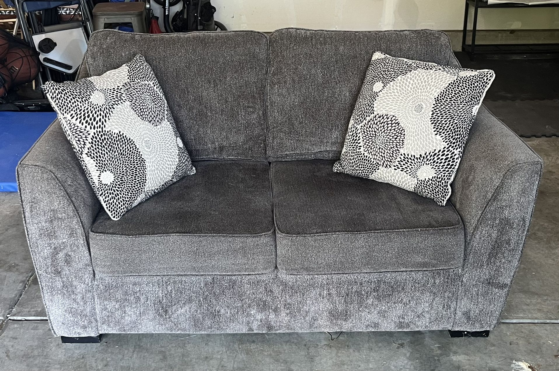 Couch/ Loveseat