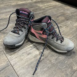 Columbia Women’s Hiking Boots 