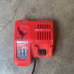 Milwaukee Rapid Charger M18