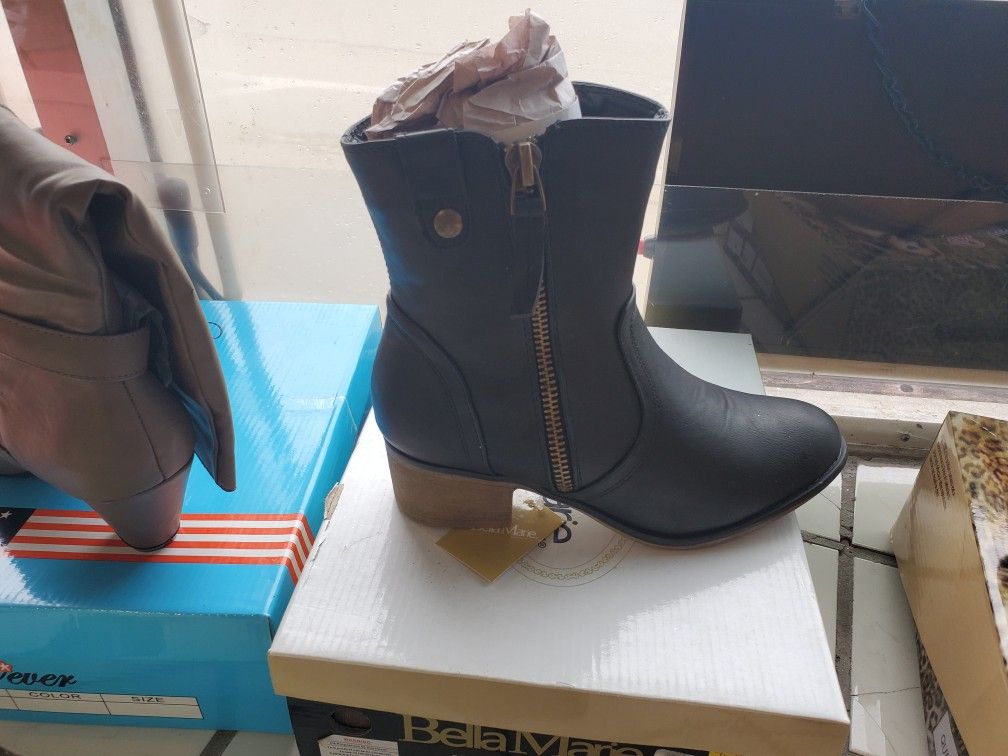 %%%%%%Woman boots and shoes.%%%%%%%