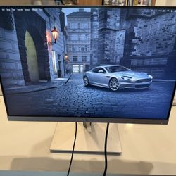 2 displays HP E243i and HP Prodisplay P240va